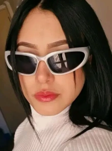 Camila destaca en el listado de modelos por su estilo único